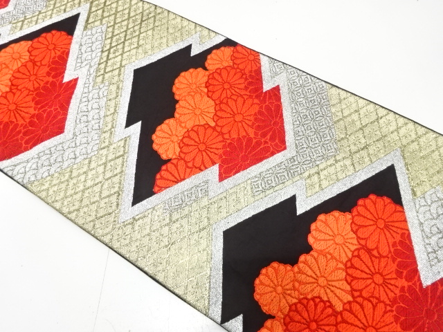 アンティーク　松皮菱に菊・古典柄織り出し袋帯（着用可）